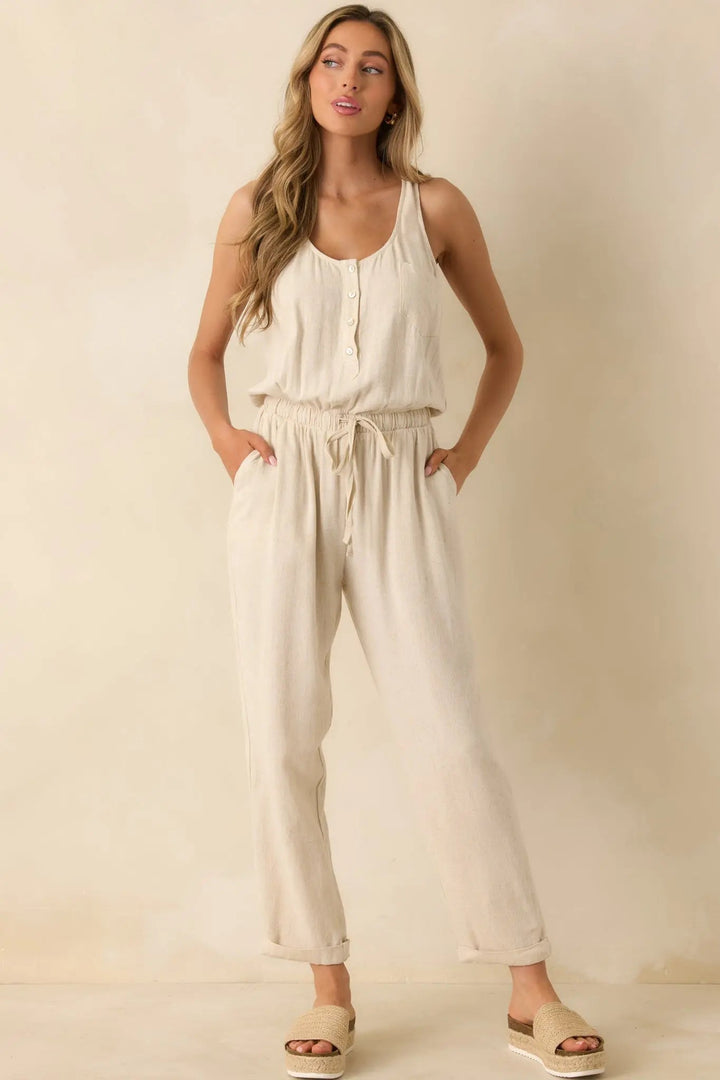 Ærmeløs jumpsuit i naturlig hørblanding overalt og overalt
