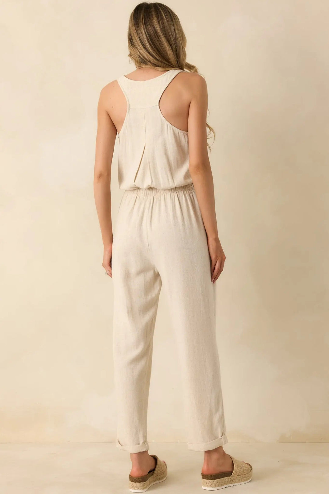 Ærmeløs jumpsuit i naturlig hørblanding overalt og overalt
