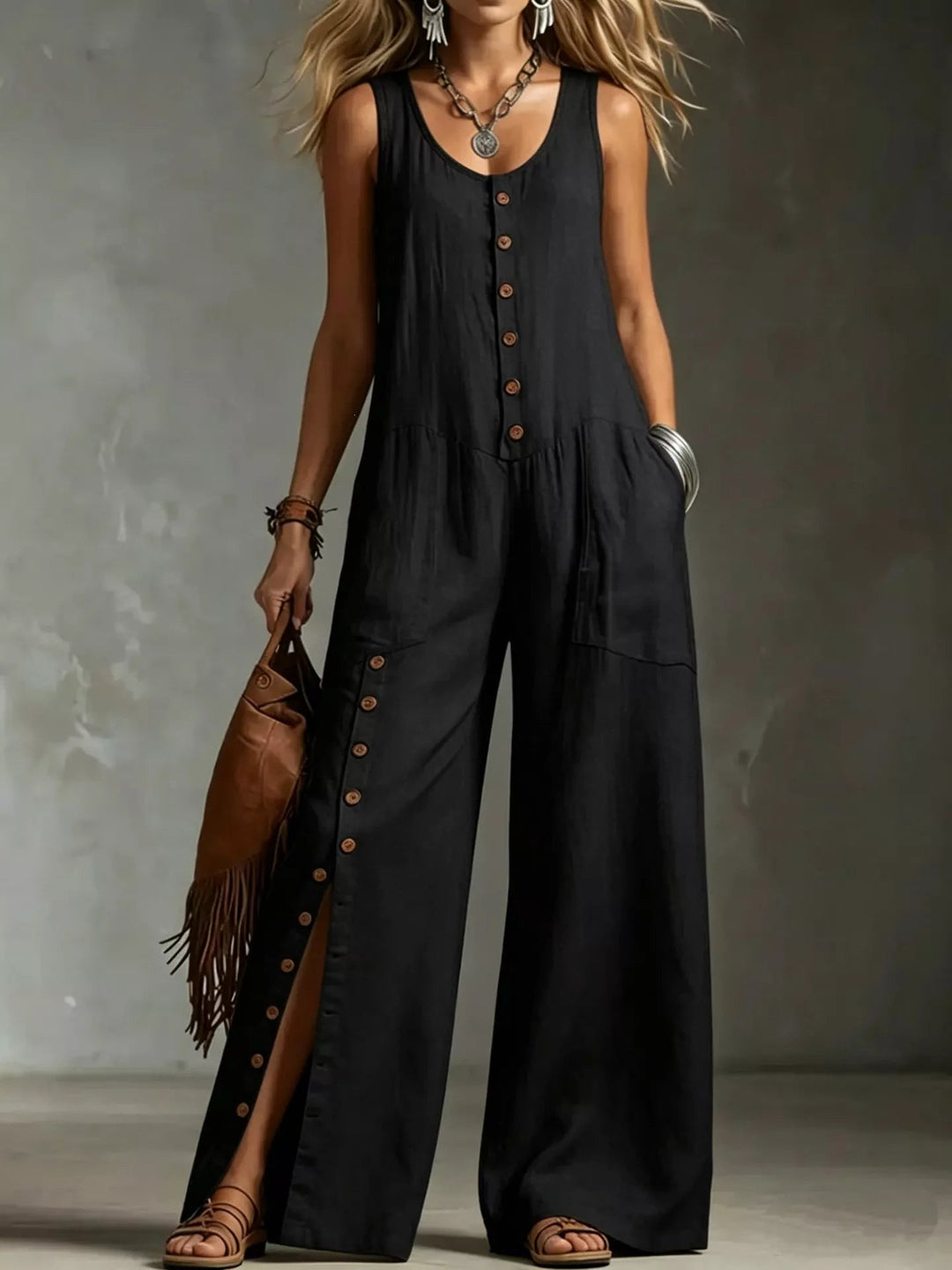 Ærmeløs jumpsuit med vide ben og knapper foran — Plus Size
