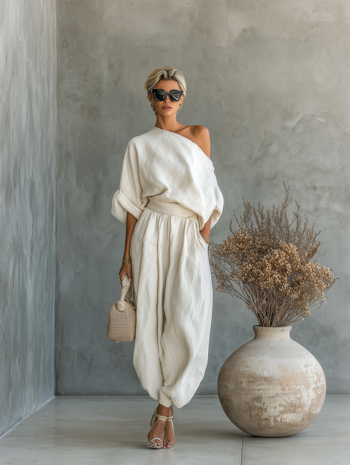 Damesæt med off-shoulder hør, løstsiddende casual top og tilspidsede bukser i off-white MDA2770K8T