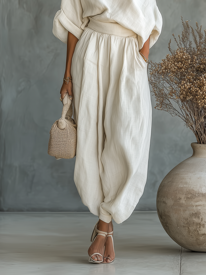Damesæt med off-shoulder hør, løstsiddende casual top og tilspidsede bukser i off-white MDA2770K8T