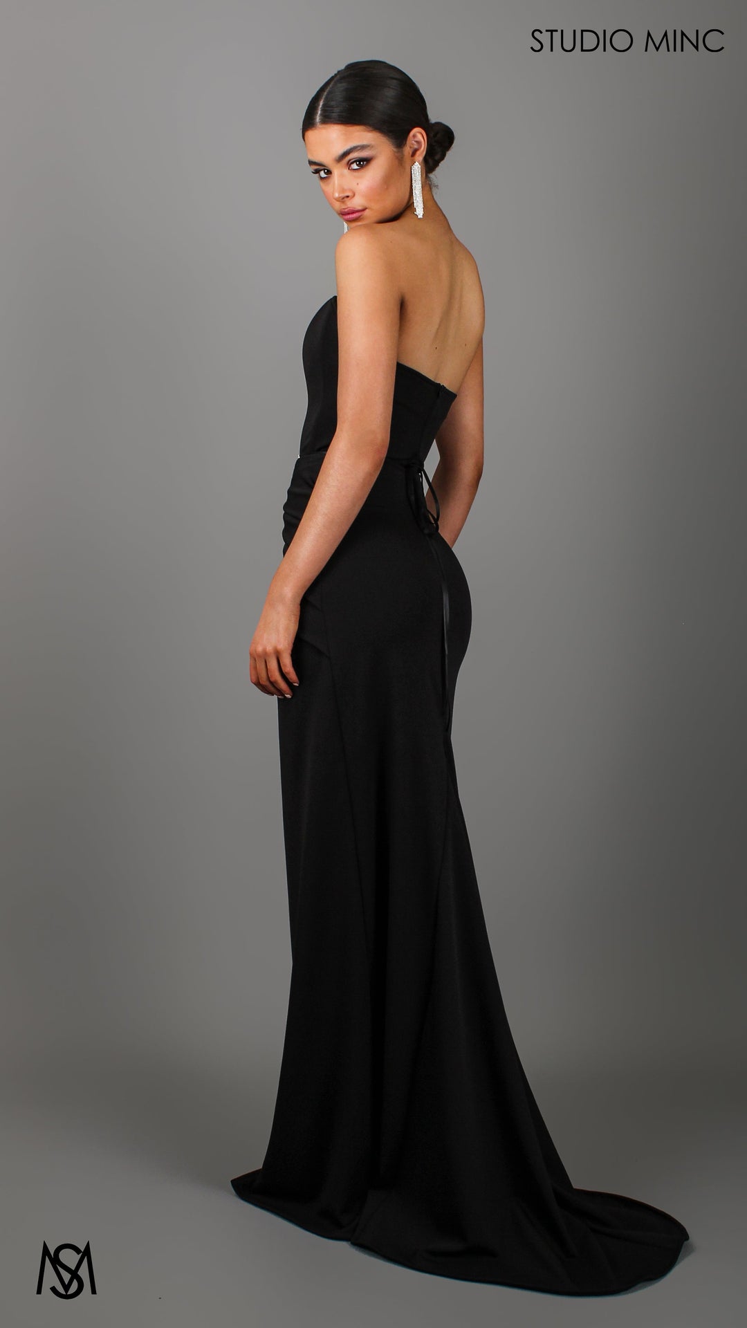 EGO - Sort stropløs formel kjole med benslids og korsetoverdel