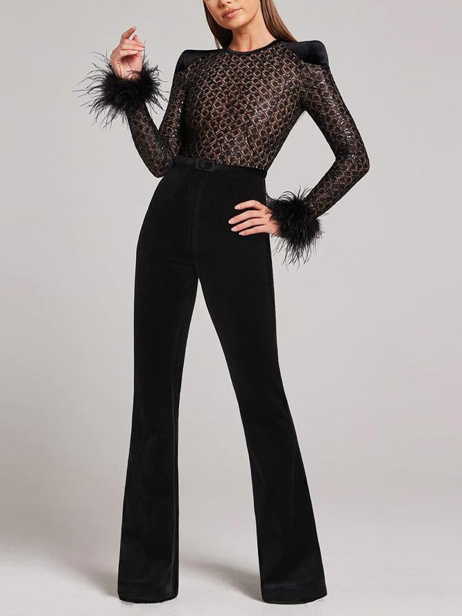 Elegant blonde-jumpsuit med pailletter og fjerkant og svajer