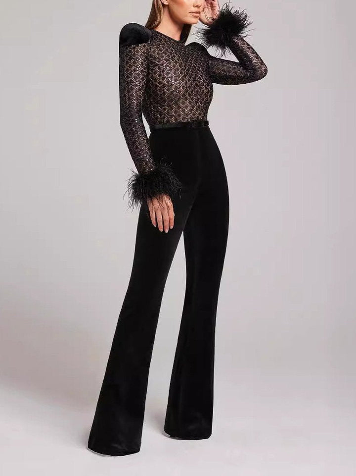Elegant blonde-jumpsuit med pailletter og fjerkant og svajer
