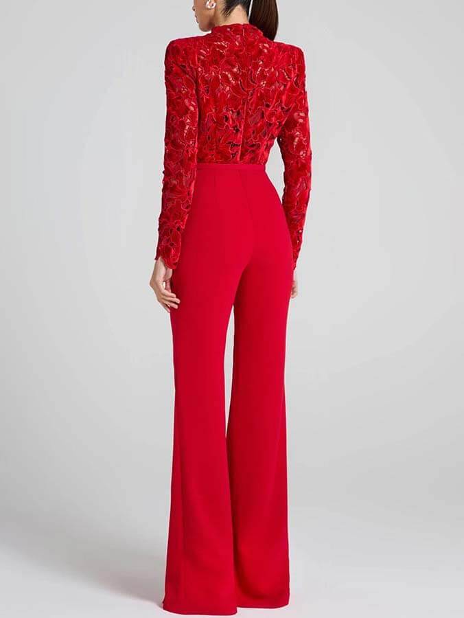 Elegant jumpsuit med blondepaneler og svajer