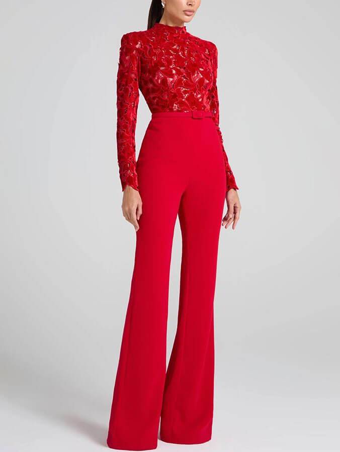 Elegant jumpsuit med blondepaneler og svajer