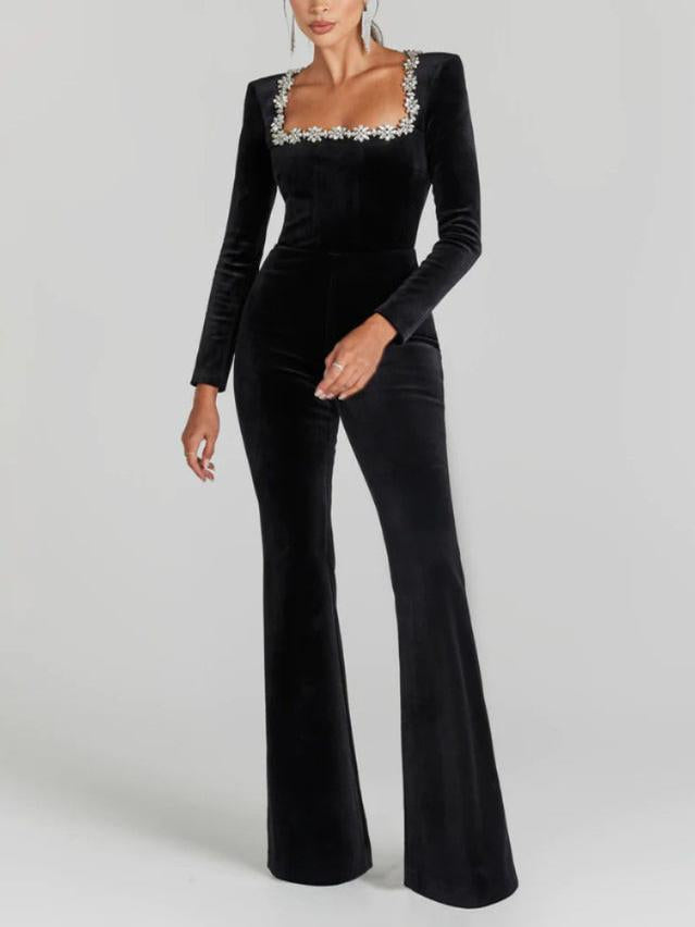 Elegant krystaludsmykket jumpsuit med svajer