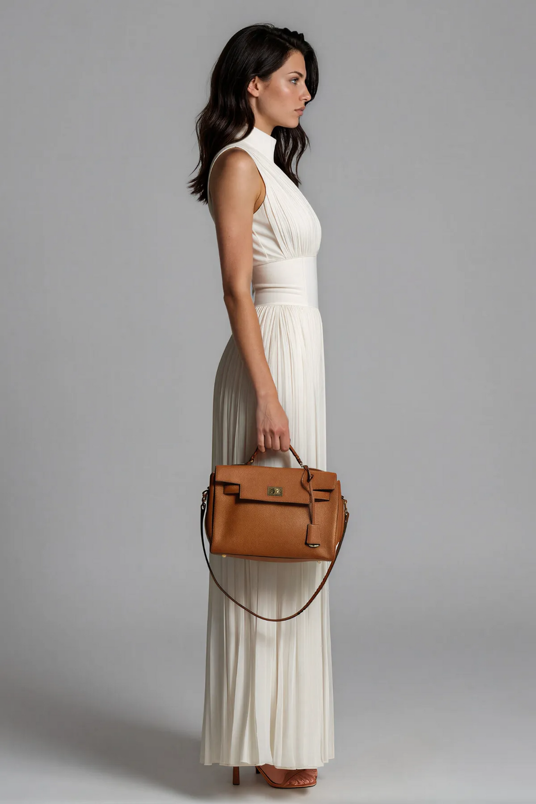 Elfenbensfarvet plisseret aftenjumpsuit — Elegant jumpsuit med vide ben