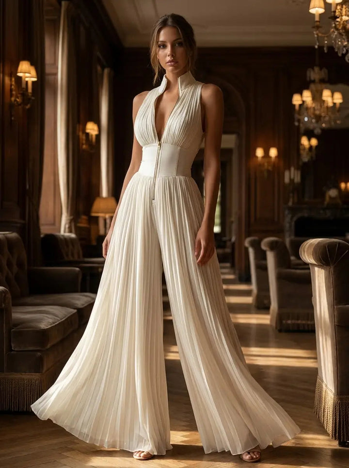 Elfenbensfarvet plisseret aftenjumpsuit — Elegant jumpsuit med vide ben