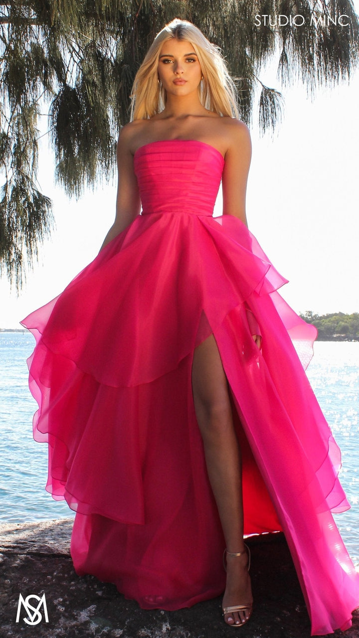 Monaco - Hot Pink Formelkjole | Stropløs Korset, Organza Lagdelt Lommetørklædenederdel, Benslids