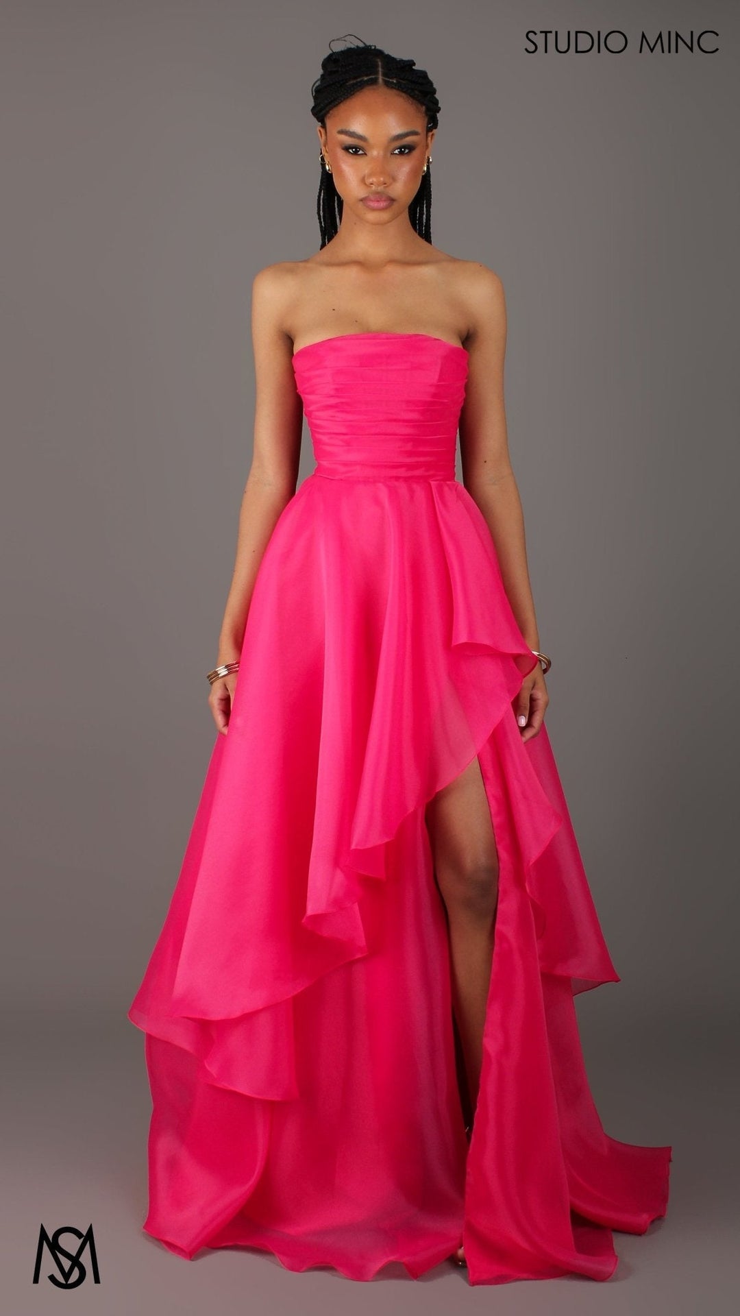 Monaco - Hot Pink Formelkjole | Stropløs Korset, Organza Lagdelt Lommetørklædenederdel, Benslids