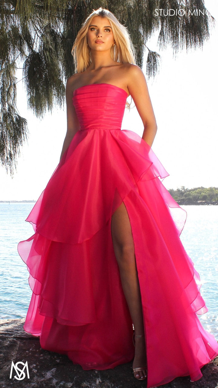 Monaco - Hot Pink Formelkjole | Stropløs Korset, Organza Lagdelt Lommetørklædenederdel, Benslids