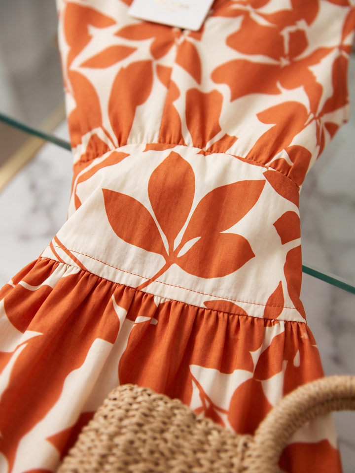 Tasha™ | Elegant midikjole med mavecamouflerende design