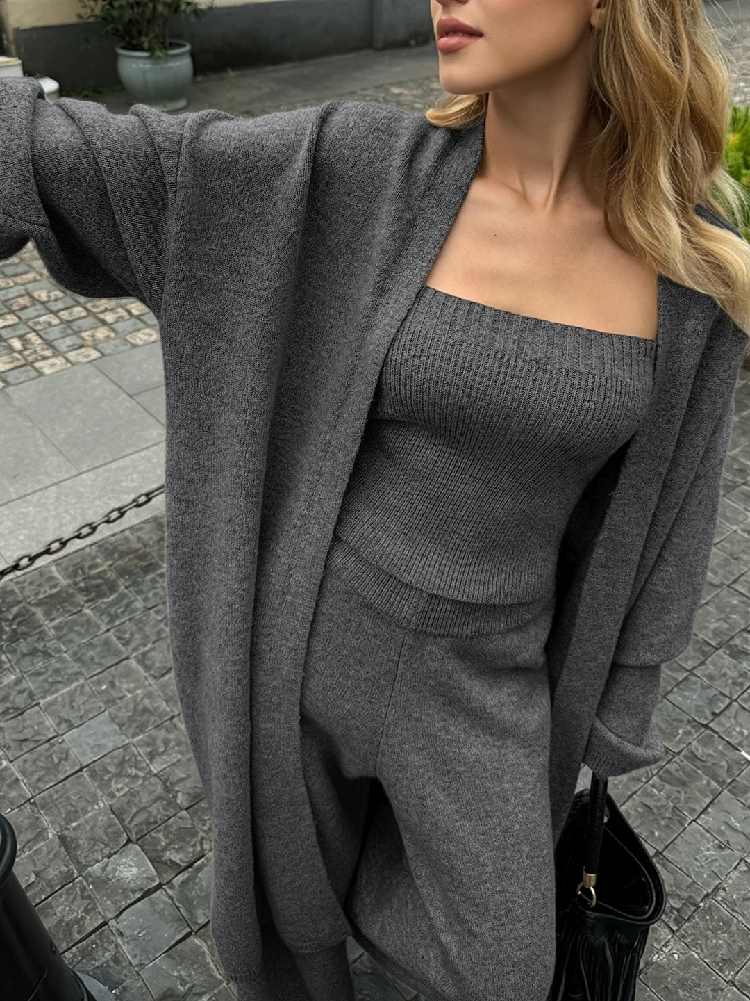 Tredelt strikkesæt med bustier-bukser