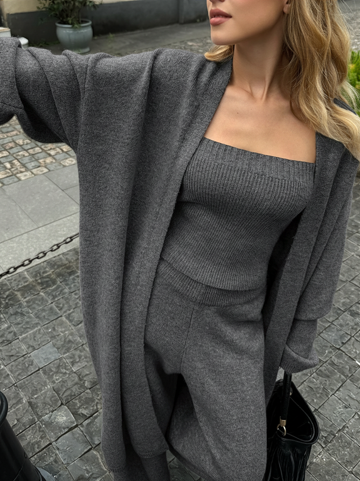Tredelt strikkesæt med bustier-bukser