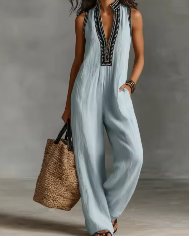 Urban Chic – Hvid jumpsuit til kvinder med høj hals og lynlåslukning