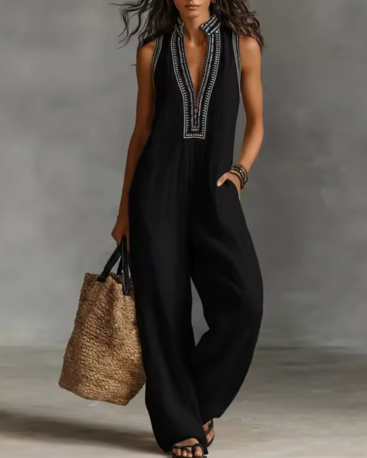 Urban Chic – Hvid jumpsuit til kvinder med høj hals og lynlåslukning