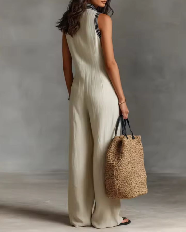 Urban Chic – Hvid jumpsuit til kvinder med høj hals og lynlåslukning